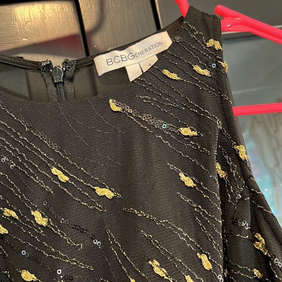 ✨ BCBG Black & Gold Sparkle Holiday Party Dress – Size 4 ✨ - Picture 2 of 3